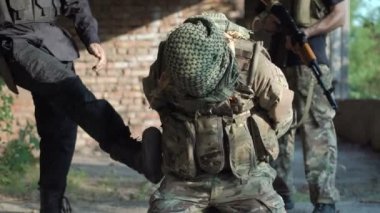 Teröristler asker işkence