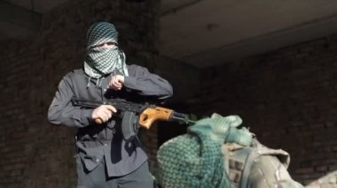 Teröristler asker işkence