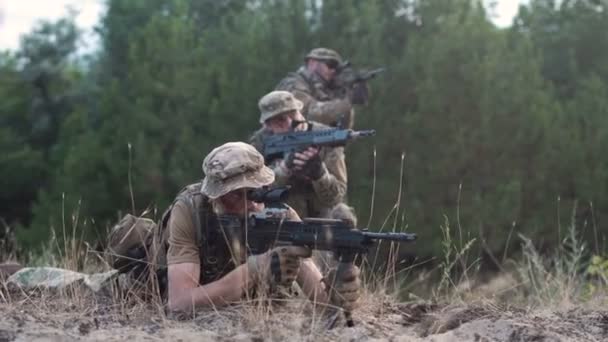 Group of soldiers aiming with guns — Stock Video