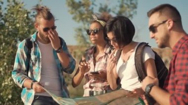 Seyahat etmek harita seyahat ederken izlerken