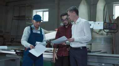 Foreman'ın işçilere açıklayan blueprint