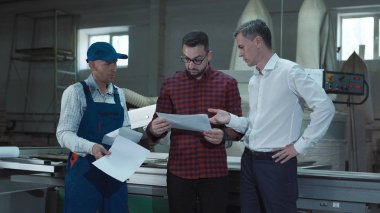 Foreman'ın işçilere açıklayan blueprint