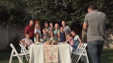 Aile grup fotoğrafı çekmek
