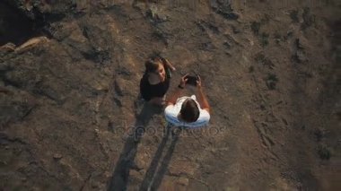 Rc kıyısında erkeklerle