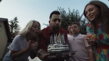 İnsanlar having oyunculuk ile pasta