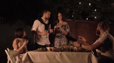 Çift Nişan hakkında arkadaşlarıma söylüyorum