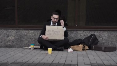 Kaldırımda işsiz işadamı