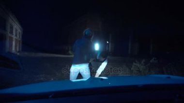 Etkili polis şüpheli tutuklama memuru