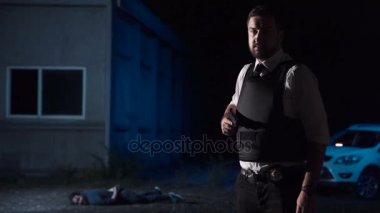 Etkili bir polis memuru, gece portresi