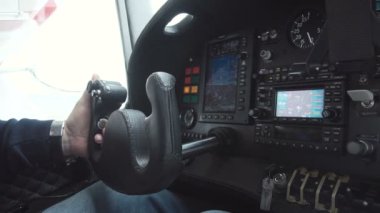 Uçak uçan pilot video klip