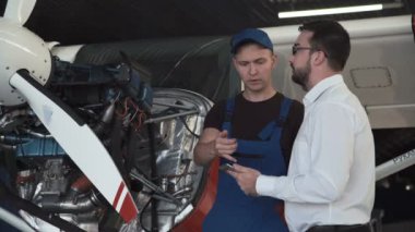 Ressam için konuşmaya makinist