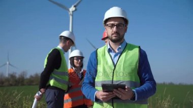 Mühendis windfarm portresi