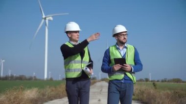 İki mühendis Rüzgar Çiftliği karşı tartışıyor