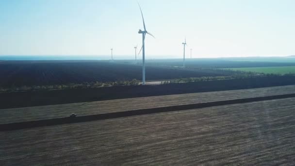 Luchtfoto van windturbines — Stockvideo