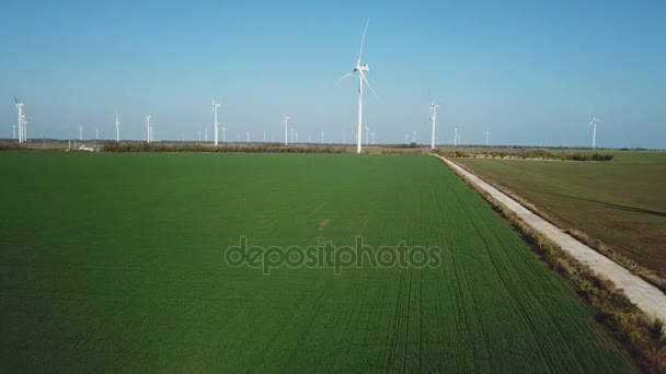 Droneshot van windturbines — Stockvideo