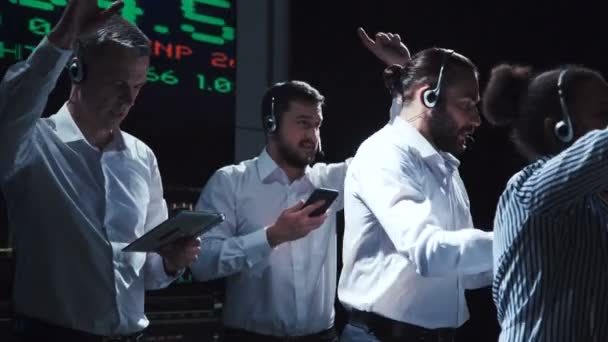 Group of traders in process of work — Stock Video
