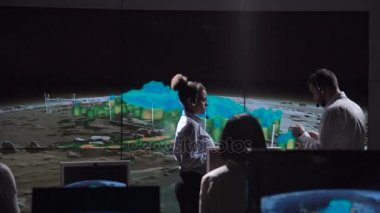 Araştırmacılar fırtına davranışlarını analiz etmek.