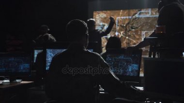 Füze başlatmak için askeri izlerken Sipariş yürütülmesine