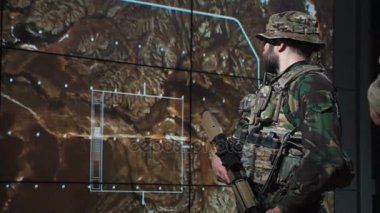 Füze fırlatma erkek asker gözden geçirme ekranı
