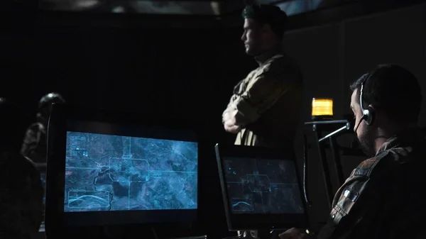 Askerler füze denize indirmek iletişim merkezi