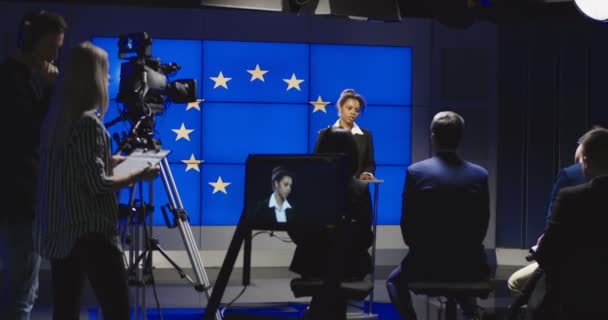 Female politician of EU having press conference — Stock Video