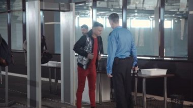 Havaalanında gümrük sınır noktası