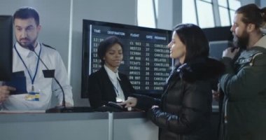 Bir el parmak izi tarayıcınıza yerleştirme yolcu