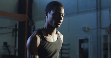 Ağır kettlebell ile eğitim odaklı atlet