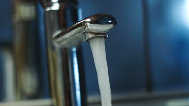 Flux d'eau du robinet — Video
