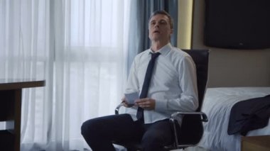 Hoparlör eğitim performans otel odasında