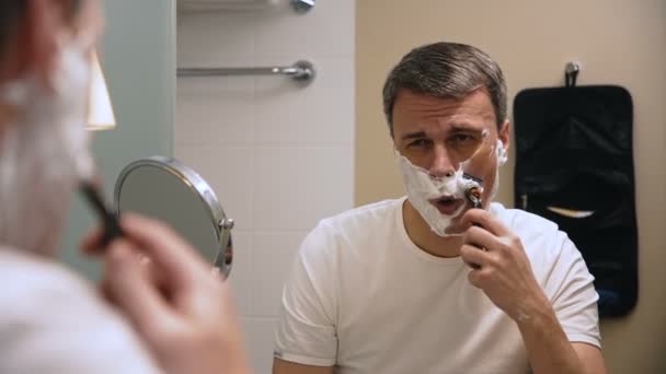 Adult man shaving in bathroom — Stock Video