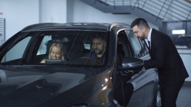 Aile araba seçimi ile yardım Danışmanı