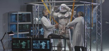 Bilim adamları astronota anti-yerçekimi bantları takıyor