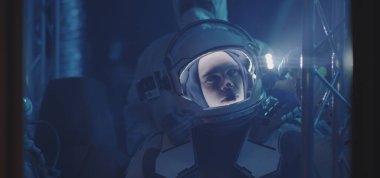 Astronot ve bilim adamları uzay giysisini test ediyorlar