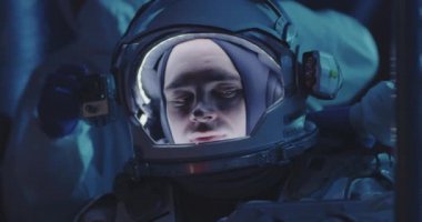 Astronot ve bilim adamları uzay giysisini test ediyorlar