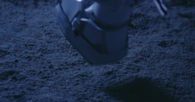 Astronotlar ayda yürüyor