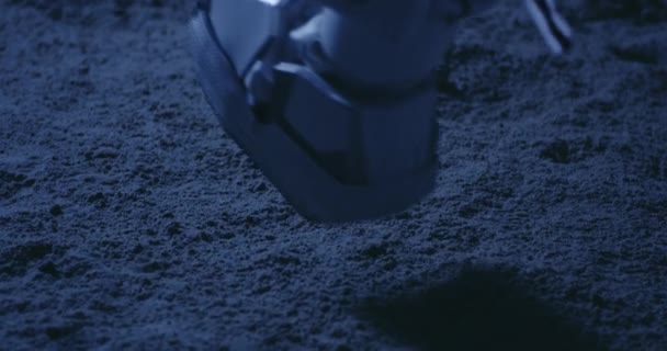 Astronautas caminando en la luna — Vídeo de stock