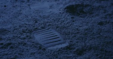 Astronotların gezegen yüzeyindeki ayak izleri