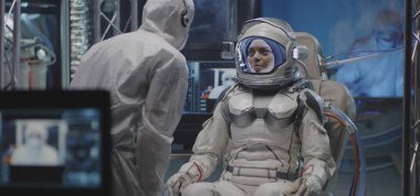 Astronot uzay giysisi kamerası test ediyor