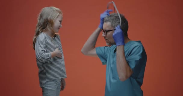 Doctor examining girl with stethoscope — Stock Video
