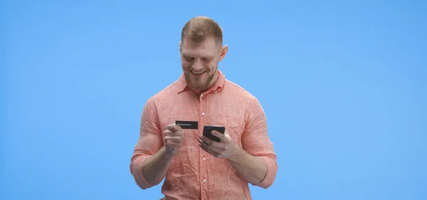 Young man chatting on smartphone — Stock Photo, Image