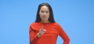 Genç kadın hayal kırıklığına uğradı.