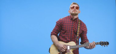 elektro gitar çalmak rock müzisyeni