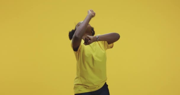 Young woman dancing to camera — Stock Video