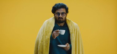 hasta adam çay içme