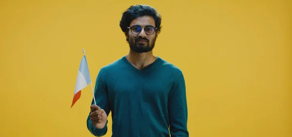 Joven ondeando la bandera francesa — Foto de Stock