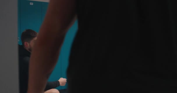 L'équipe se fait gronder dans les vestiaires 