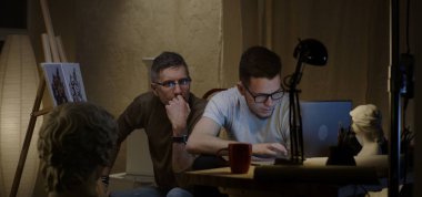 Sanatçılar sanat eserleri hakkında konuşuyor