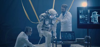 Astronot ve bilim adamları sıfır yerçekimi testine hazırlanıyor.