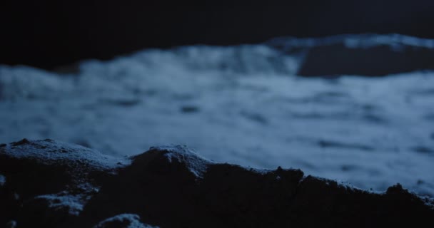 Astronauta andando na lua — Vídeo de Stock